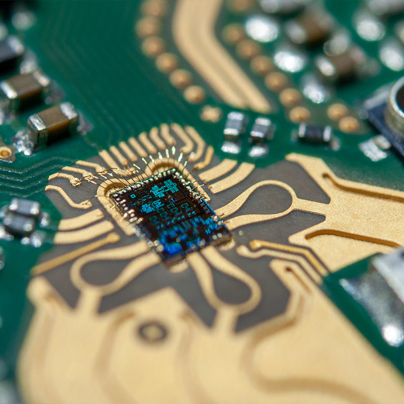 Nahaufnahme eines 2PI-Labs Chip auf Platine